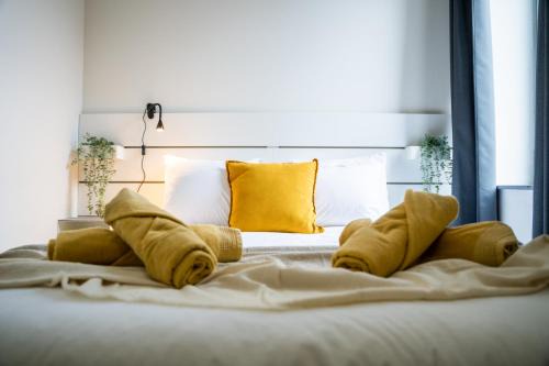 Nimy Apartment | Yellow Two