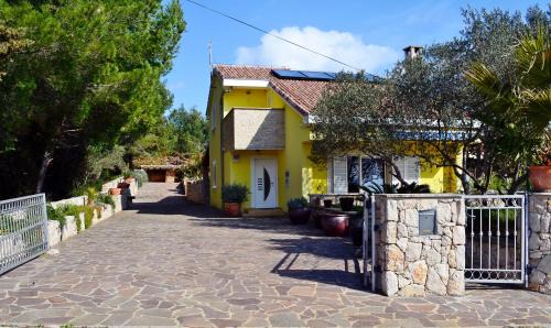 Muline Villa | Yellow Villa
