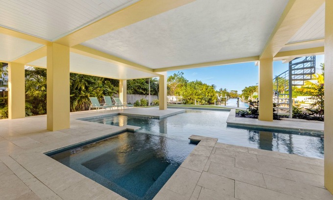 Anna Maria House | Yellowfin Inn: Luxury canal-front, pool home on Anna Maria Island