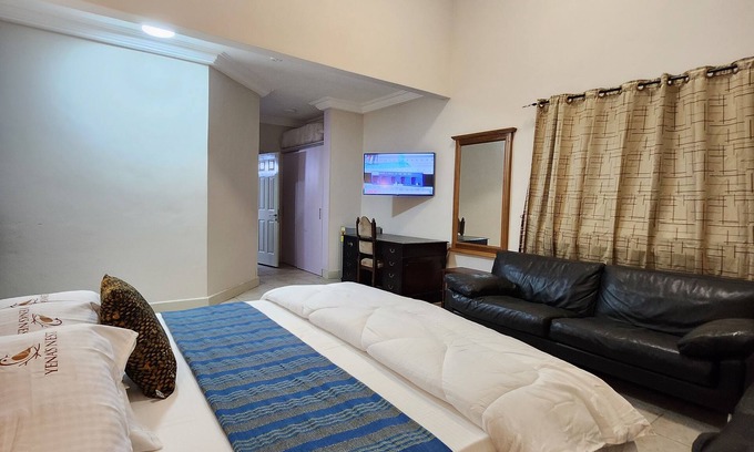 Teshie Bed & Breakfast | Yenas nest