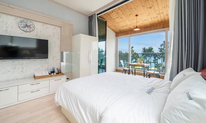 Musilmok House | Yeosu Moraeal pet Heated Pool Pension