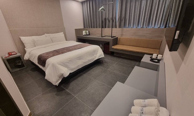 Chinju Hotel | Yeow-B