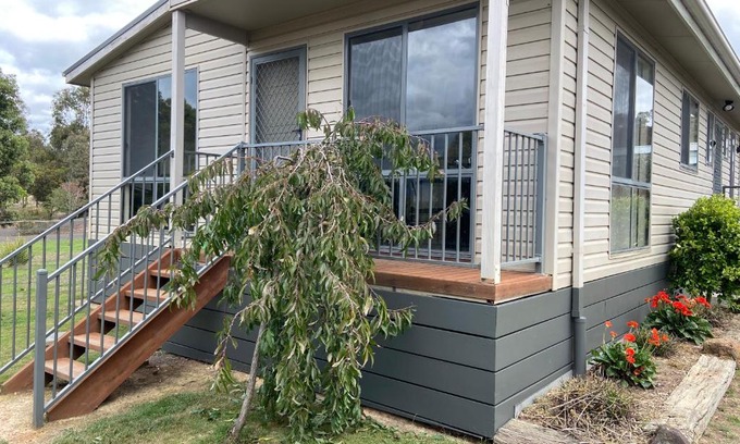 Tallarook Bed & Breakfast | Yeoy's Cabin