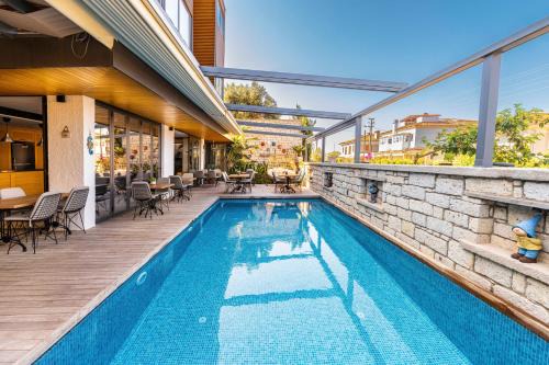 Tokoglu Hotel | Yerli Alaçatı
