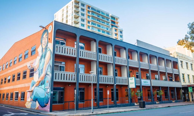 Adelaide Central Business District Hostel | YHA Adelaide Central
