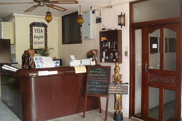 Racha Thewa Hostel | YHA Bangkok Airport