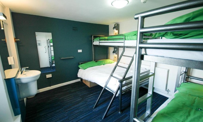 Cardigan Hostel | YHA Poppit Sands