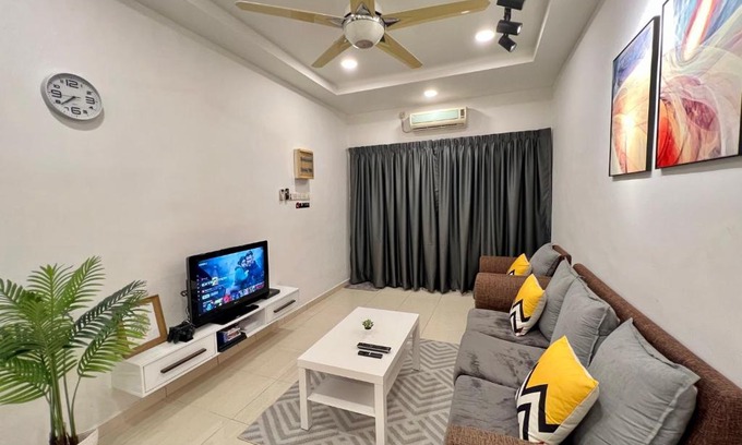 Air Puteh House | Yolo 10PAX CentralTown in AirPutih, PS4, Netflix