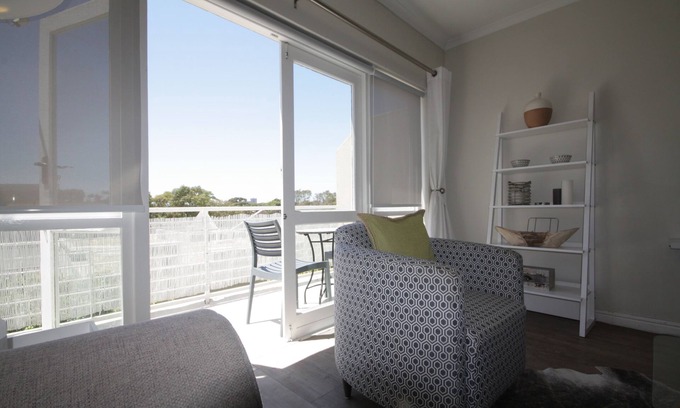 Green Point Apartment | York Mews 14 by CTHA