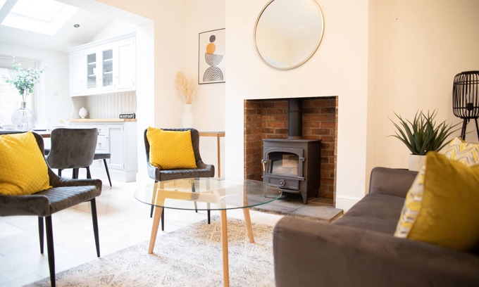 York House | York Minster-3 bed-Sleeps 6-Fireplace-Free Parking