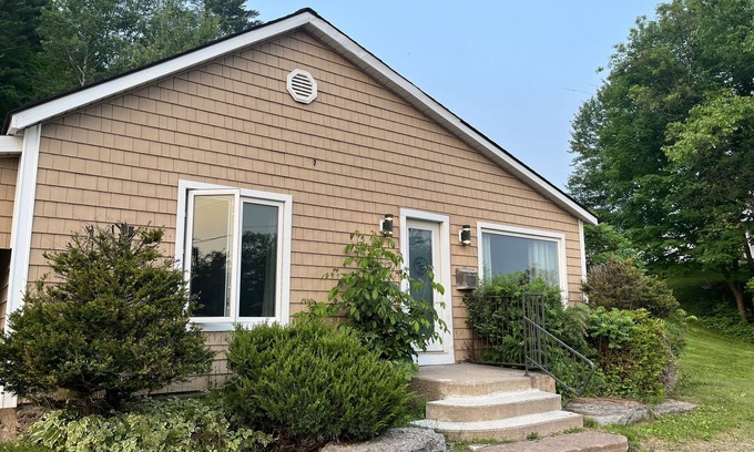 Bancroft House | York View House. Newly Listed June 2023! nA 2 bedroom home ready for your visit