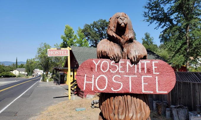 Groveland House | Yosemite International Hostel