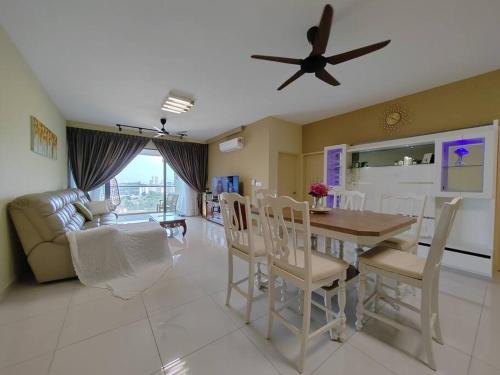 Kampung Sungai Raya Apartment | YOU 1272sqft 3 Bed-Room Unit with Netflix WiFi