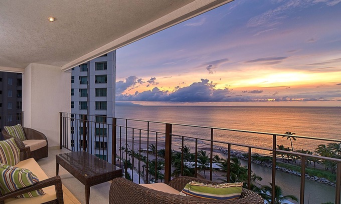 South Hotel Zone Apartment | YOU ARE INVITED TO SLEEP WITH WAVE´S SOUND ON LUXURY AND ELEGANCE