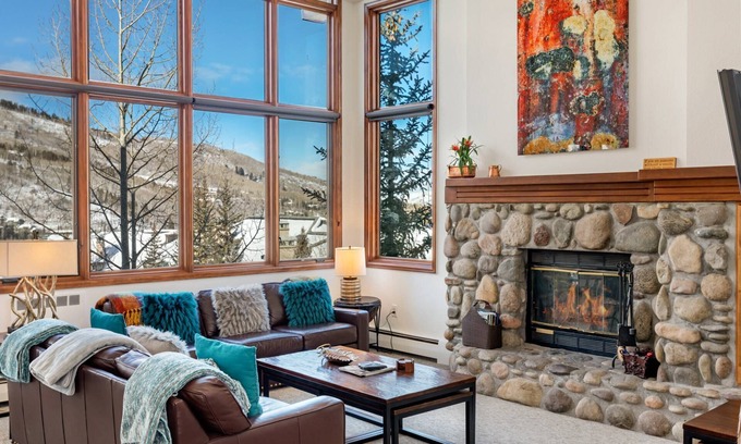 Highlands Townhomes Condo | You Deserve a Quiet Fall Getaway - 3BR, Pool & Hot Tub, Great Access to Mountain, Dining & Shops