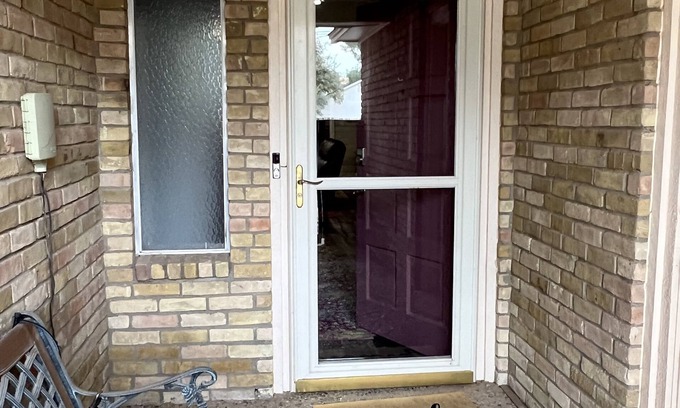 Midland House | You're At Home! Super Quiet Exec 2BR 2 BA House, Great Location, Super Comfy