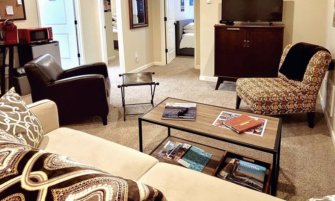 Gig Harbor House | You're close to everything at The Heart of the Harbor. 2BR, 1 BA. 🤩 Location!