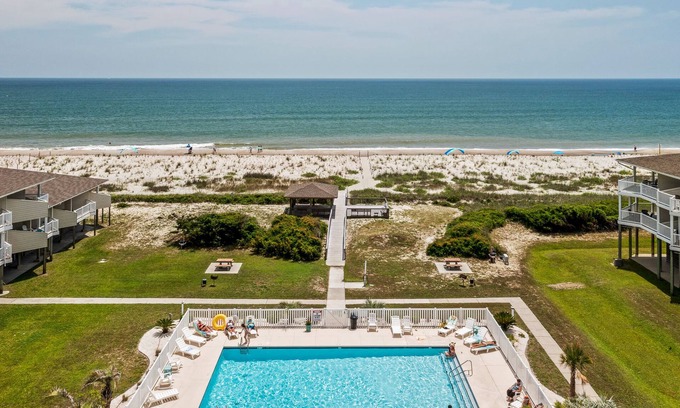 Long Beach Condo | Your beach paradise awaits. Sun, sand and serenity.