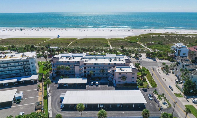 Siesta Key Condo | Your Beachside Retreat – Siesta Key’s White Sands Just Steps Away!