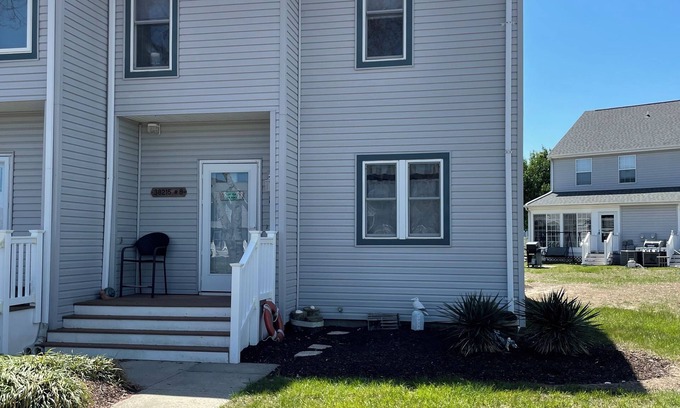 Bethany Breeze House | Your Beachy Getaway! 3-bedroom 2.5 bath with pool and Tennis court Sleeps 8