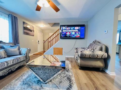 Pike House | Your Beautiful 4 Bedrooms Home Away From Home!