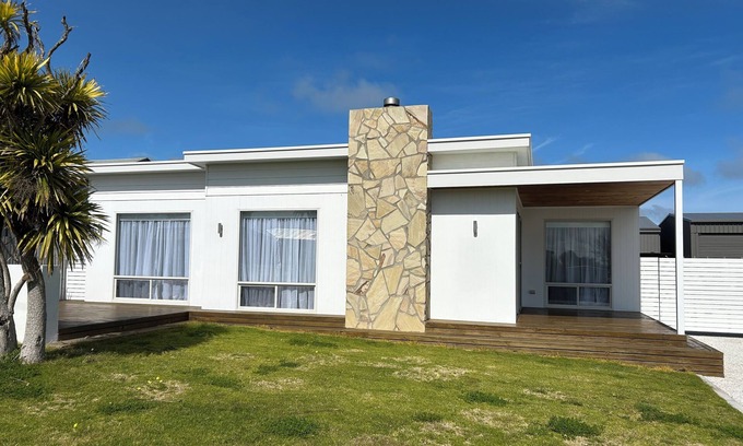 Lacepede House | Your Coastal Escape in Kingston SE just a stone’s throw from the beach!