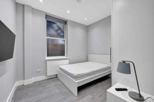 Forest Gate Apartment | Your Cosy Stay Modern 1 Double Bedroom Flat Fully Furnished - 5 Mins walk to Stn