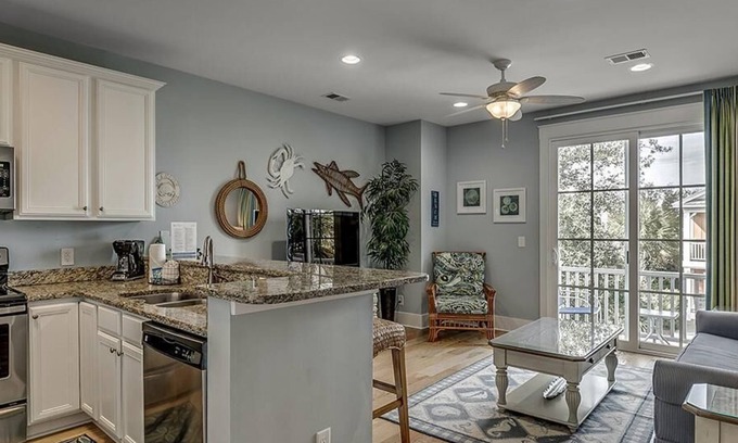 Windy Hill Villa | Your Cozy Hideaway: 1 Bdrm with Balcony Near Beach