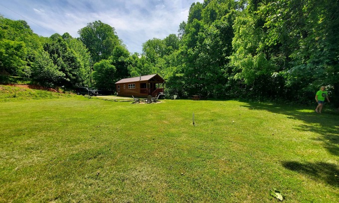 Cherokee Cabin | Your dog wants this cabin! Large yard, Close to Casino & tubing. NO crazy hills!