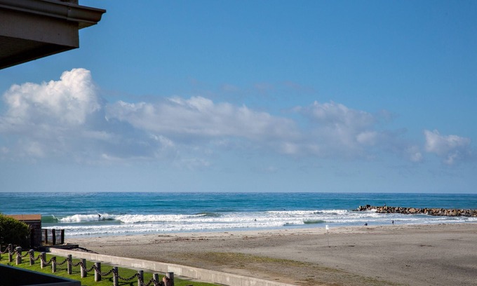 Townsite Condo | Your Dream Coastal Getaway: 2BR Cottage with Ocean Views!