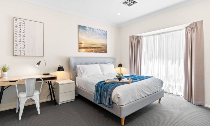 Richmond House | Your family & staff will love it here! Bed & bath linen hire included. Unlimited WIFI. Free parking.