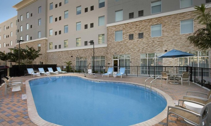 Seybold Hotel | Your Hideaway Miami! Outdoor Pool, Free Breakfast, Pets Allowed!
