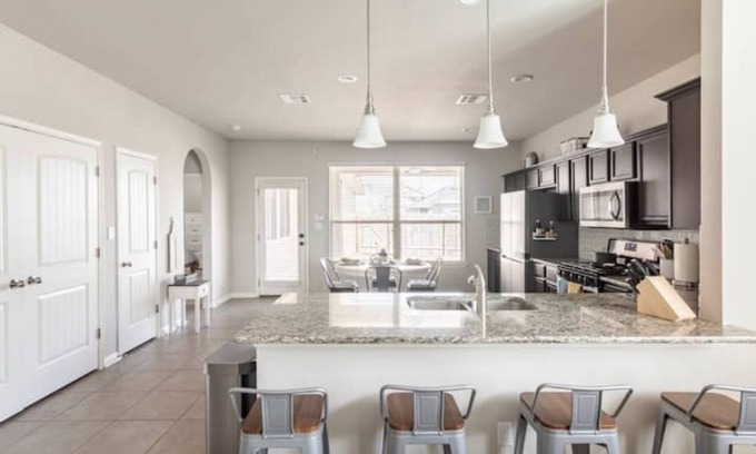 Kyle House | Your high-tech home away from home