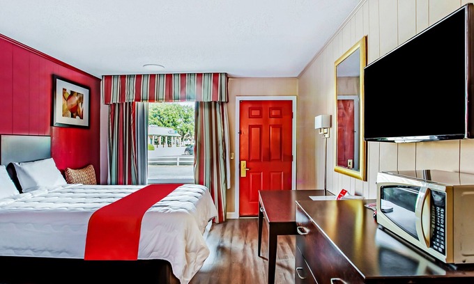 Ridgeland Hotel | Your Home Away From Home! 4 Sleek Units, Free Parking, Near Harold Turpin Park