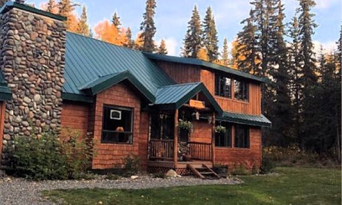 Kalifornsky House | Your "Home Away From Home"-Rustic Alaskan Home