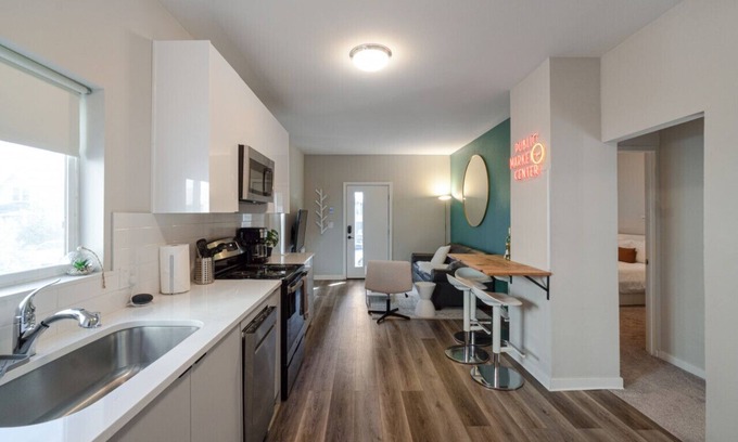 Minor Apartment | YOUR Home away from Home | Near Capitol Hill | King Bed | BoardGames