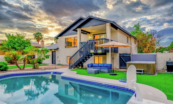 East Mesa House | Your Home Away from Home: Pool, Games, Hot Tub, Western, BBQ, Lux Home, Family