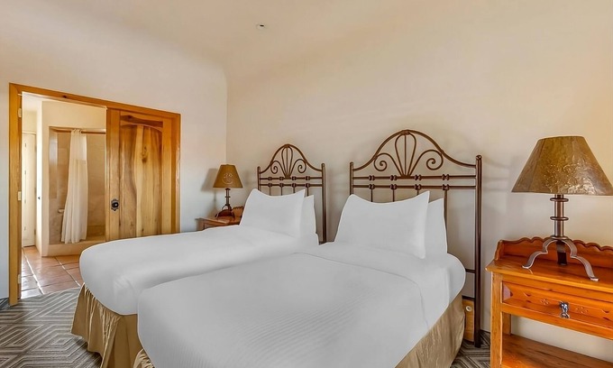 Cave Creek Hotel | Your Home Away from Home! Full Kitchen, Swimming Pool, Free Parking!
