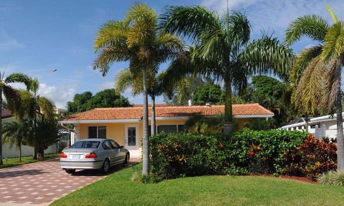 Boca Raton House | YOUR HOME IN BOCA RATON with heated pool and Spa Private backyard and tiki hut