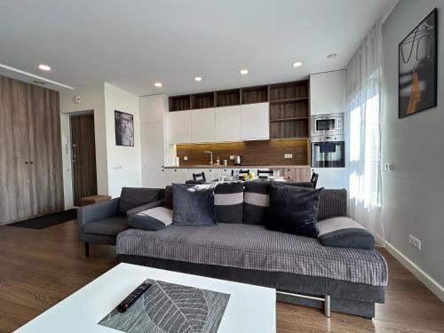 Snipiskes Apartment | Your home - Spacious Apartment in City Center, with Balcony & Self Check-in