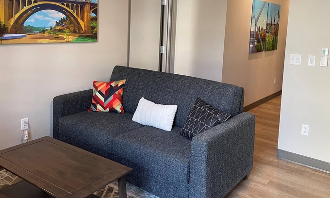 Riverside Apartment | Your Lovely 1 Bed Travel Apartment in the Heart of Spokane