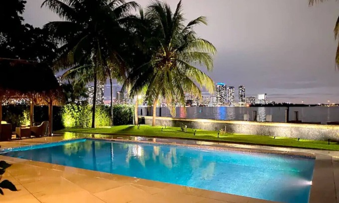 Venetian Islands House | Your Miami Paradise in Venetian!