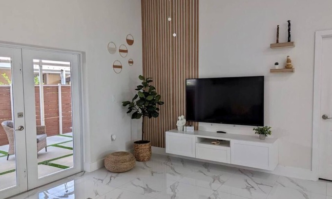 Hialeah House | Your own home in Hialeah!