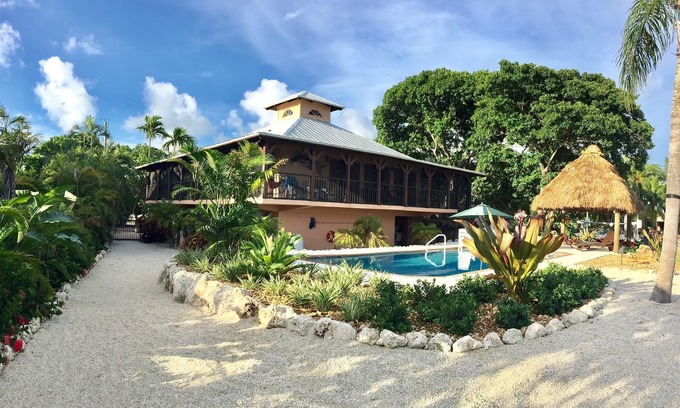 Marathon House | "Your own private resort" - Mockingbird Pointe - Waterfront, pool and dockage