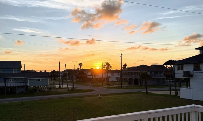 San Luis House | Your Perfect Coastal Getaway at San Luis Pass!