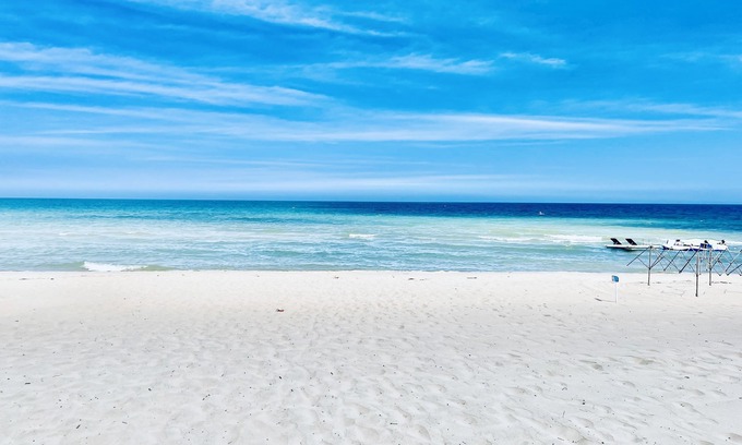 Greenbush House | Your perfect sandy beach trip! A few late summer discounted short stays left.