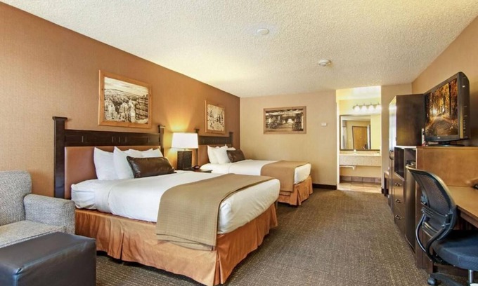 Bryce Canyon Hotel | Your Perfect Bryce Canyon Retreat! Indoor Pool, Free Breakfast, Free Parking!