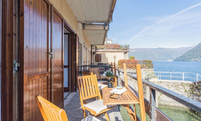 Carate Urio Apartment | Your Private Harbour Nearby George Clooney