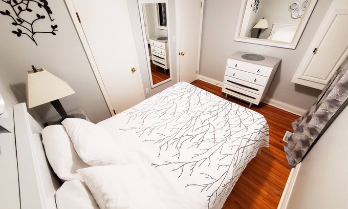 Sarnia House | Your Sarnia "Home away from Home" is right here!