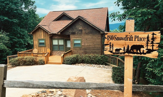 Cleveland Cabin | Your Slice of Paradise! Stunning Views, Hot Tub, Firepit, & Ping Pong!